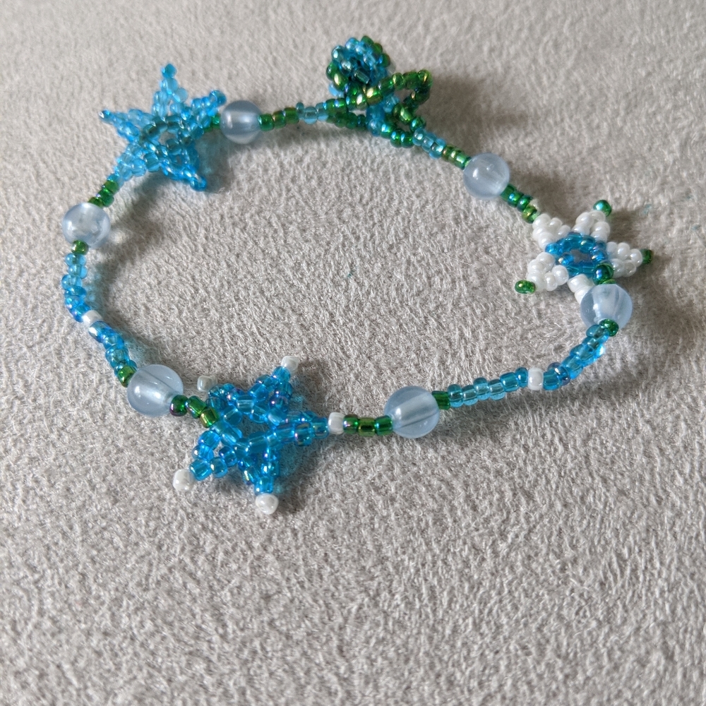 Beaded bracelet with stars and flowers